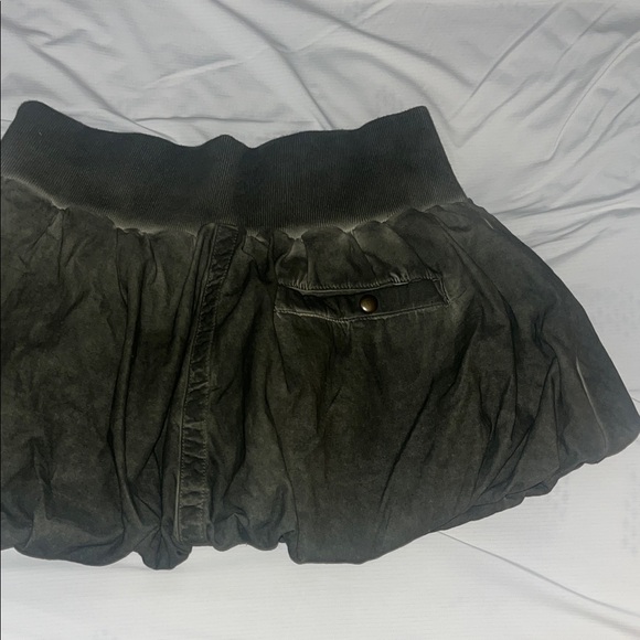 Stylish green Mini Skirt - Picture 3 of 5